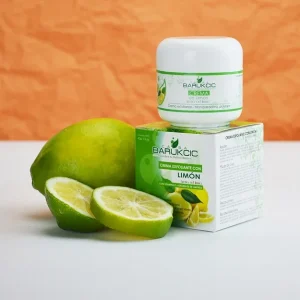 Crema Exfoliante de Limón 45gr Barukcic, limpieza profunda, eliminación de impurezas, blanqueamiento de la piel, despigmentación, recobrar tono natural, piel fresca y radiante, exfoliante eficaz.